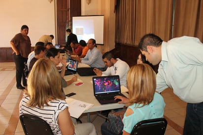 Capacitación. Ayer inició la capacitación sobre el nuevo sistema mediante el cual atenderán también a los ciudadanos. 