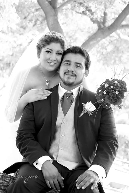 Felices fueron captados Srita. Blanca Paloma Ramírez Badillo y Arturo Ramos Argumaniz. - Benjamín Fotografía
 