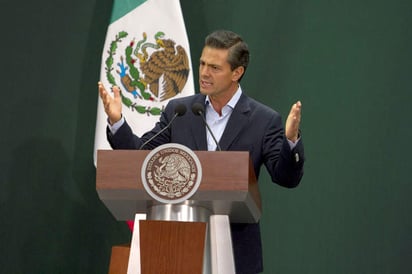 Peña Nieto dijo que el sector tendrá un gran desarrollo a partir de esta reforma ya que Pemex no será la única empresa que tenga que emplear a profesionistas del ramo. (Archivo)