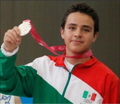 José Valdés se llevó la medalla de plata en la prueba de rifle de aire 10 metros en la modalidad de equipo mixto. 