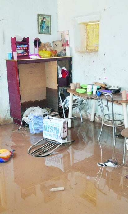 Agua. Las 50 viviendas se vieron inundadas hasta poco menos de un metro de altura.