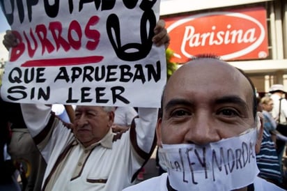 Atrás. Tras una lucha encarnizada, sociedad y periodistas lograron que legisladores dieran marcha atrás a la ley.