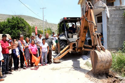 Obras. Iniciaron obras de Pavimentación en el fraccionamiento Huerto Escondido y la colonia La Rinconada de Ciudad Lerdo. 