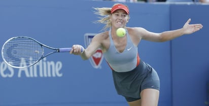 Sharapova se sobrepuso a nueve dobles faltas y 46 errores no forzados para dejar en 17-6 su marca de este año.