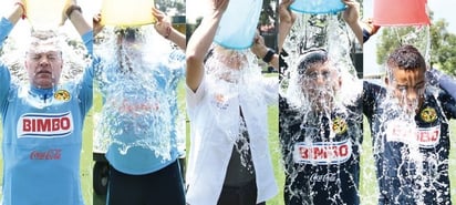 América le entró al reto de echarse agua fría en la cabeza.