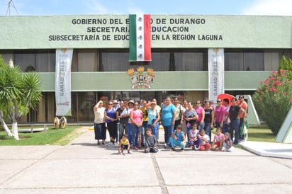 Según las mamás, desde hace más de cinco años, los maestros que son asignados para impartir las clases a sus hijos, son destituidos cada tres meses con el argumento de que ya se van a “jubilar”. (El Siglo de Torreón)