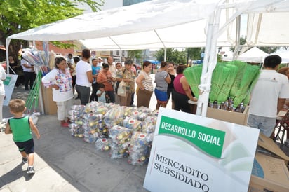 Ventajas. El Mercadito Subsidiado ofrece artículos básicos a muy bajo costo.