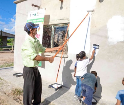 Programa. Pintan las casas en las colonias.