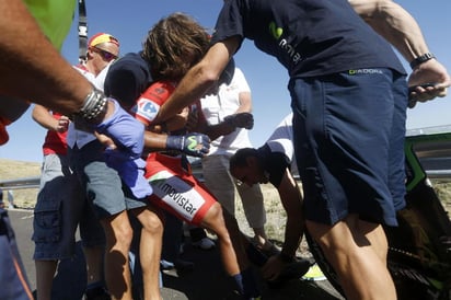 Quintana tomó una curva demasiado rápidamente y embistió una valla de contención. (EFE)