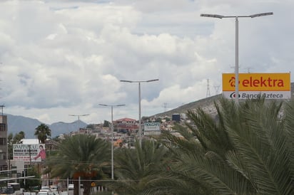 Por apagón.- Las lámparas del bulevar Independencia son de luz led, instaladas  el año pasado.