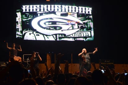 Hip hop. Ayer Millonario también subió al escenario en la explanada de la Feria de Torreón.