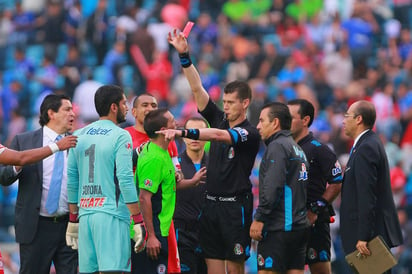 El portero del Cruz Azul fue expulsado el sábado pasado. (Jam Media)