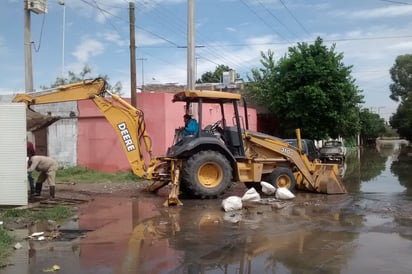 Afectaciones. Debido a las lluvias, varias colonias tuvieron acumulación de agua y dependencias acudieron a auxiliar.