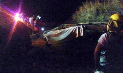 Accidente. Los paramédicos de la Cruz Roja  ya no pudieron hacer nada porque el joven ya había fallecido.