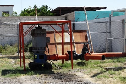 Mantenimiento. En el pozo de la colonia Nuevo Linares, por lo que anticipan que habrá baja presión de agua. (EL SIGLO DE TORREÓN / MARY VÁZQUEZ)