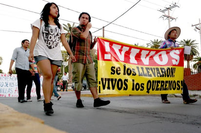 Una más. Docentes y estudiantes invitan a la sexta marcha para pedir aparición de normalistas.