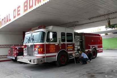 Contingencia. Para saber cómo actuar ante una contingencia, los bomberos realizan cursos de capacitación. (EL SIGLO DE TORREÓN/ MARY VÁZQUEZ)