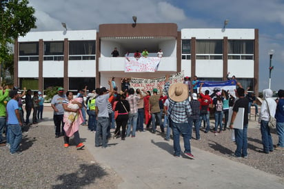 Marcha. Estudiantes exigieron justicia para los normalistas. 