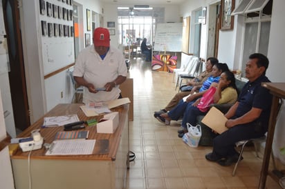 Credenciales. Casa Club de la Tercera Edad pide a los adultos mayores que acudan con tiempo a tramitar su tarjeta del Inapam. (EL SIGLO DE TORREÓN)