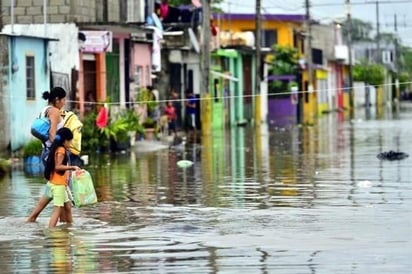 Lluvias intensas ocasionadas por el Frente Frío número 8 provocaron anegaciones en 17 municipios de Tabasco, informaron autoridades. (Twitter)