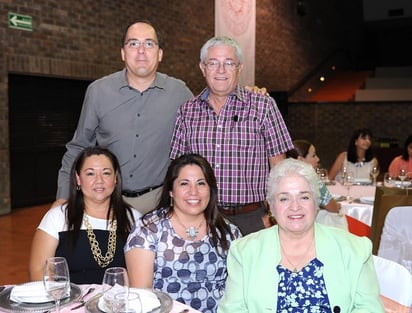 Eiko, Ana Cecilia, Ildelisa, Andrés y Alfredo.