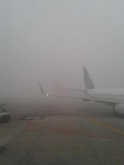 Debido a las condiciones del clima, hay retrasos y desvíos en los aterrizajes y despegues en la terminal aérea. (Twitter)