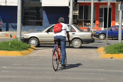 Movilidad. El reglamento considera nuevas normas para los ciclistas, y los coloca en la jerarquía por encima de los automóviles.