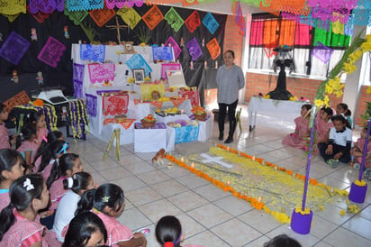 Montan un altar