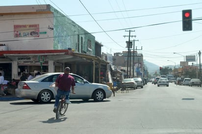 Incluidos.  Ciclistas y motociclistas también serán multados por  pasarse un semáforo en rojo, entre otras faltas. 