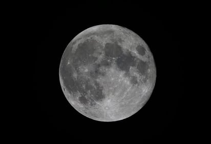 El objetivo es enterrar en la Luna mensajes, fotografías, música, videos o muestras de cabello, procedentes de los donantes, lo que permitirá saber si en el futuro podría instalarse una base en el polo sur del satélite de la Tierra. (ARCHIVO)