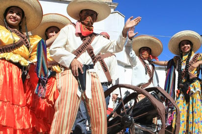 Su relación con los personajes de la Revolución Mexicana es tal que, aún en estos días, producir carrilleras en casa con materiales de papelería es algo tradicional cuando se realizan conmemoraciones del movimiento armado. (ARCHIVO)