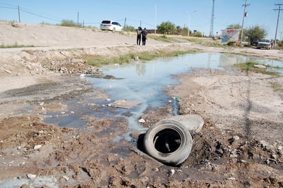 Aguas residuales. Llevan más de un mes entre lagunas de aguas residuales y Simas no atiende el llamado. (EL SIGLO DE TORREÓN/ MARY VÁZQUEZ)