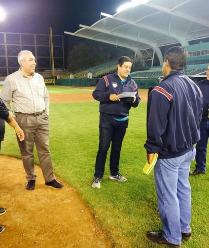 Emmanuel Rustrián, representante de la Liga Mexicana, fue el encargado de 'oscultar' el inmueble de la colonia el Olmo. (EL SIGLO DE TORREÓN)