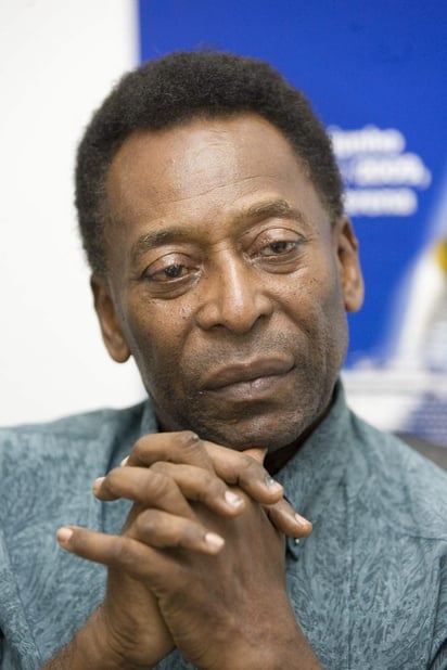 Pelé continúa siendo sometido a un tratamiento temporal de soporte renal, concretamente una 'hemodiafiltración veno-venosa continua'. (Archivo)