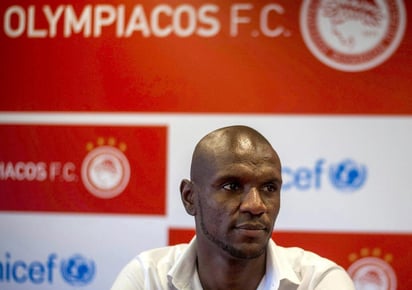 He tomado la decisión oficial de terminar mi carrera de jugador profesional aquí en Olympiacos, declaró el futbolista de 35 años. (EFE)