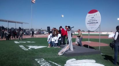 El evento fue encabezado por el gobernador de Durango Jorge Herrera Caldera, el presidente municipal de Gómez Palacio, José Miguel Campillo Carrete y otras autoridades. (El Siglo de Torreón)
