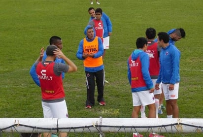 'El Maestro' Reinoso afirmó que 28 titulares en su equipo. (Twitter)