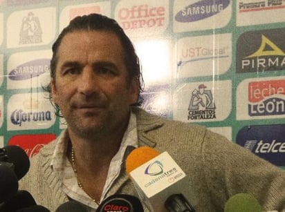 Juan Antonio Pizzi,, afirmó que sus pupilos buscarán el triunfo, además de que no le gusta pensar en otros resultados. (Twitter)
