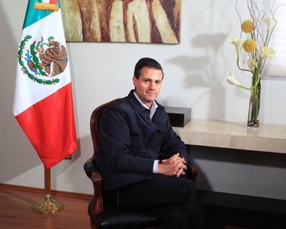 Fama. El presidente estuvo de visita en Durango y no perdió la oportunidad de saludar y tomarse fotografías con los presentes.