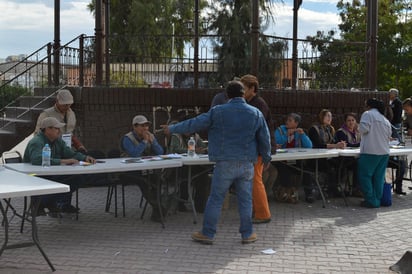 Trámites. En Matamoros se afinaron detalles de la entrega de televisores el jueves en la mañana.