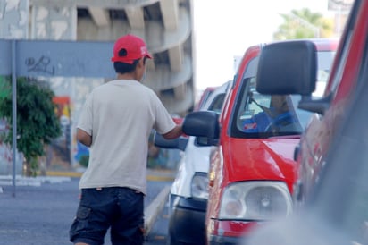 Casi igual. Miles de niños mexicanos no van a la escuela porque tienen que trabajar, en un porcentaje igual a Nigeria.