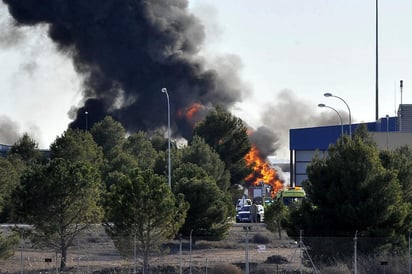 El accidente se produjo durante la maniobra de despegue cuando el avión, integrado en el Tactical Leadership Programm (TLP) de la Alianza Atlántica, procedía a realizar un ejercicio y perdió fuerza, chocando en la zona de aparcamiento. (EFE)