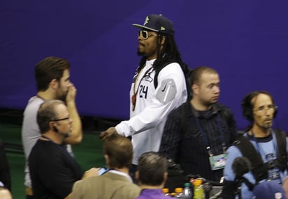 El estelar corredor de los Seahawks, Marshawn Lynch, se limitó a repetir su 'script' y cinco minutos después se marchó entre abucheos. (AP)