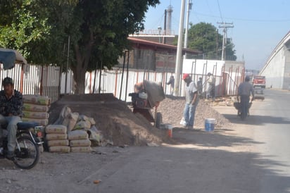 Remodelación. Hasta el momento se encuentran trabajando en la fachada del Cecati 20, dicen que quedará lista en marzo. 