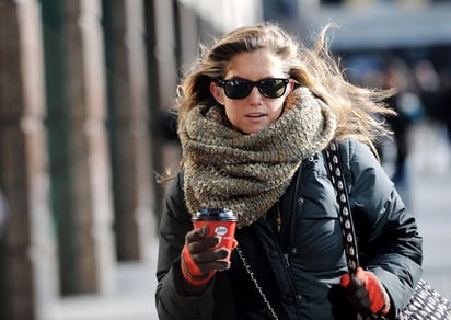 Ante los bajas temperaturas registradas en el país, es necesario que la población tome las medidas necesarias para evitar contraer un problema respiratorio. (ARCHIVO)