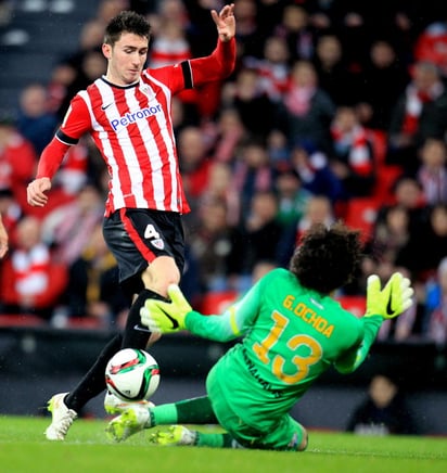 Athletic de Bilbao borró al Málaga, que se presentó en el estadio de San Mamés con el guardameta mexicano Guillermo Ochoa como titular. (EFE)