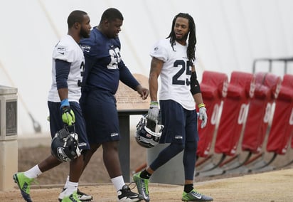 Richard Sherman (d) podría enfrentarse al dilema de su vida: jugar por el campeonato de la Liga o presenciar el nacimiento de su primer hijo. 