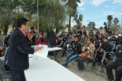 Firmes. Agremiados de Onappafa asistieron a la reunión de dueños de vehículos 'chuecos' y apoyaron las propuestas.