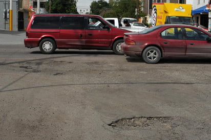 Deterioro. En algunas vialidades y colonias se acabó el pavimento. (EL SIGLO DE TORREÓN)