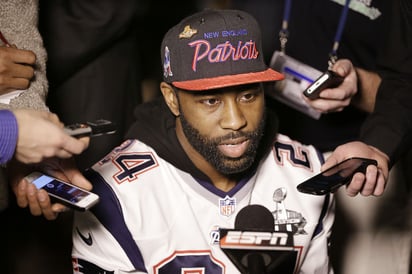 El presidente de los Patriotas de Nueva Inglaterra buscarán a los representantes de Darrelle Revis (foto) para negociar. (AP)